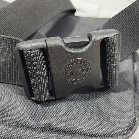 Herschel Fanny Pack Black Zippered Hip Waist Bum Bag Adjustable Strap - Picture 7 of 10